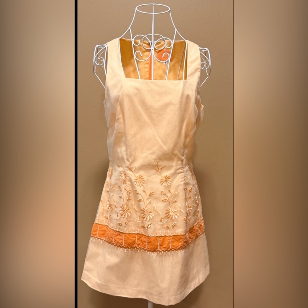 Tocca Embroidered Floral Shift Dress Peach Sleeveless Lined USA Made 8